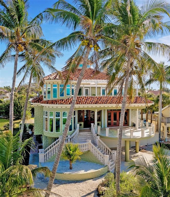 Exterior, Facade, Mediterranean