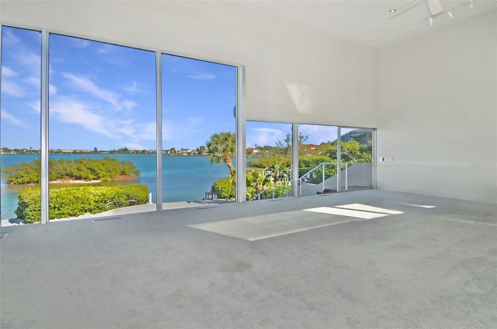 Empty room, Interior, Water