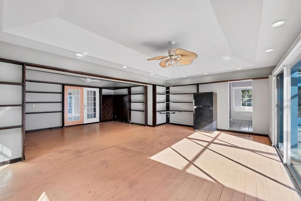 Empty room, Interior, Recessed Lighting, Wood Texture Flooring