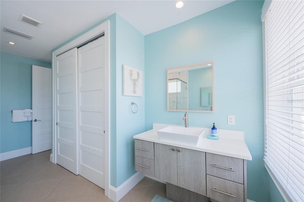 Bathroom, Interior, Recessed Lighting