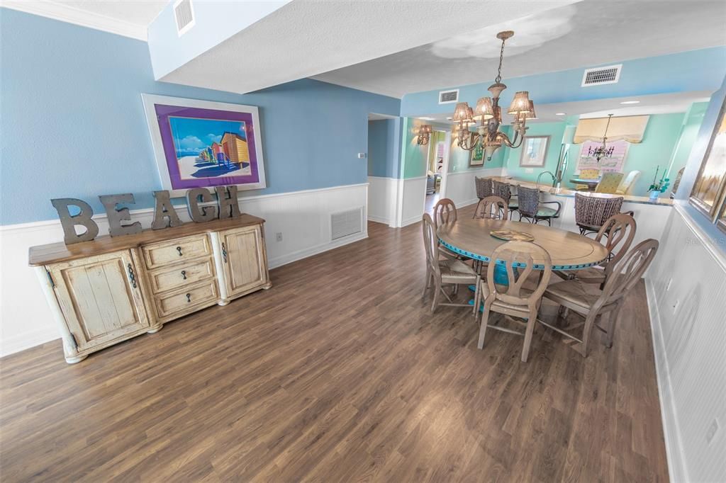 Chandelier, Dining room, Interior, Recessed Lighting, Wood Texture Flooring