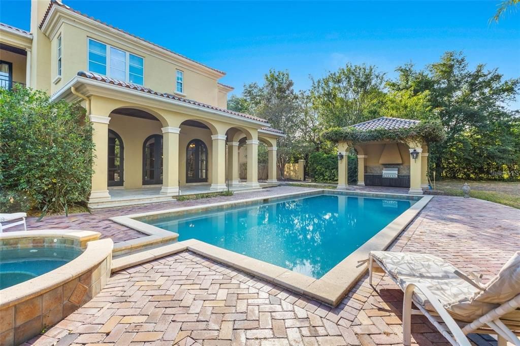 Exterior, Outdoor Kitchen, Pool