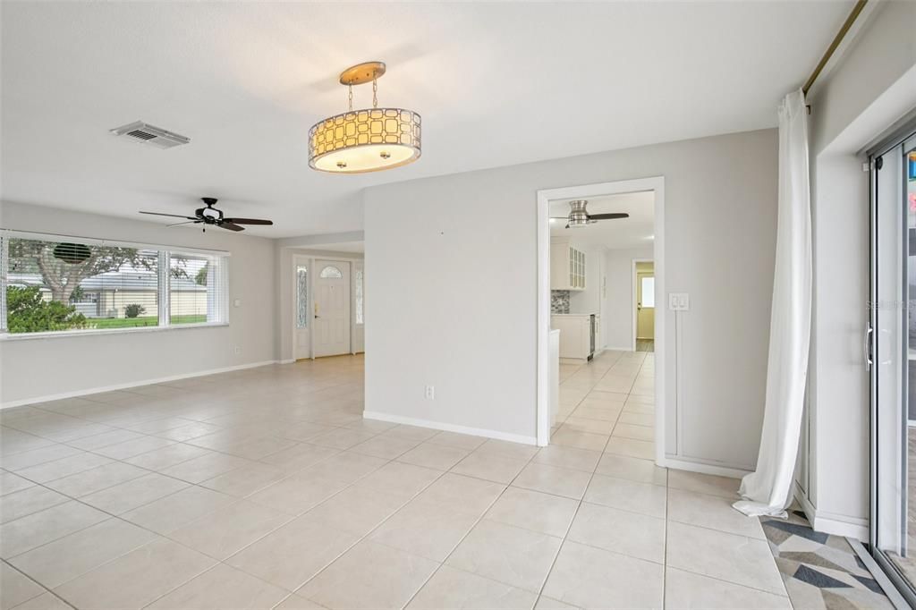 Empty room, Interior, Pendant Lights