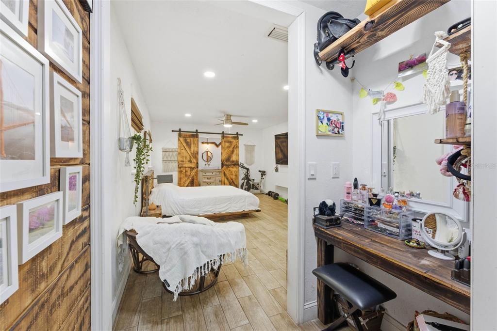 Interior, Recessed Lighting, Wood Texture Flooring