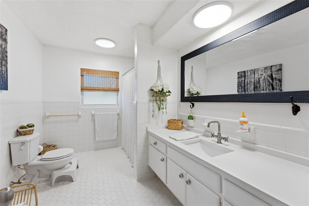 Bathroom, Interior, Recessed Lighting