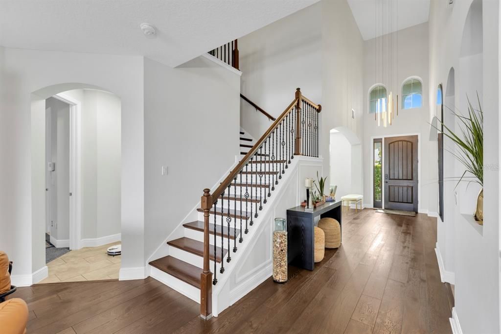 Interior, Pendant Lights, Wood Texture Flooring