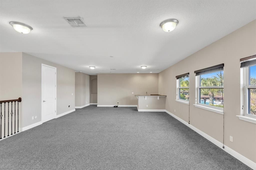 Empty room, Interior