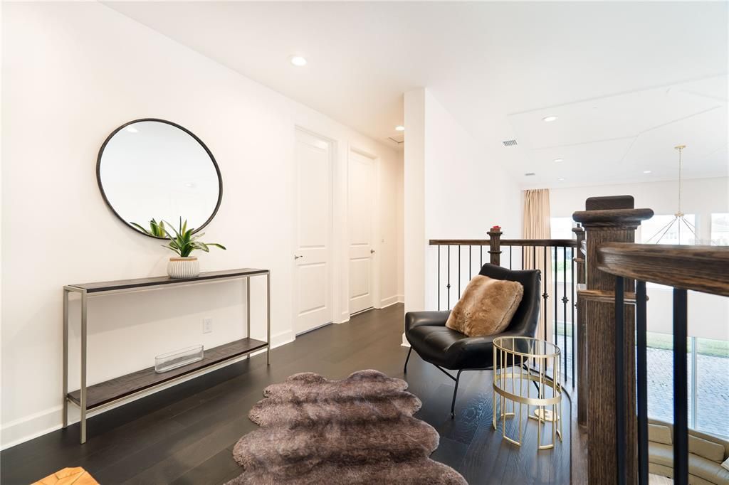 Interior, Recessed Lighting, Wood Texture Flooring