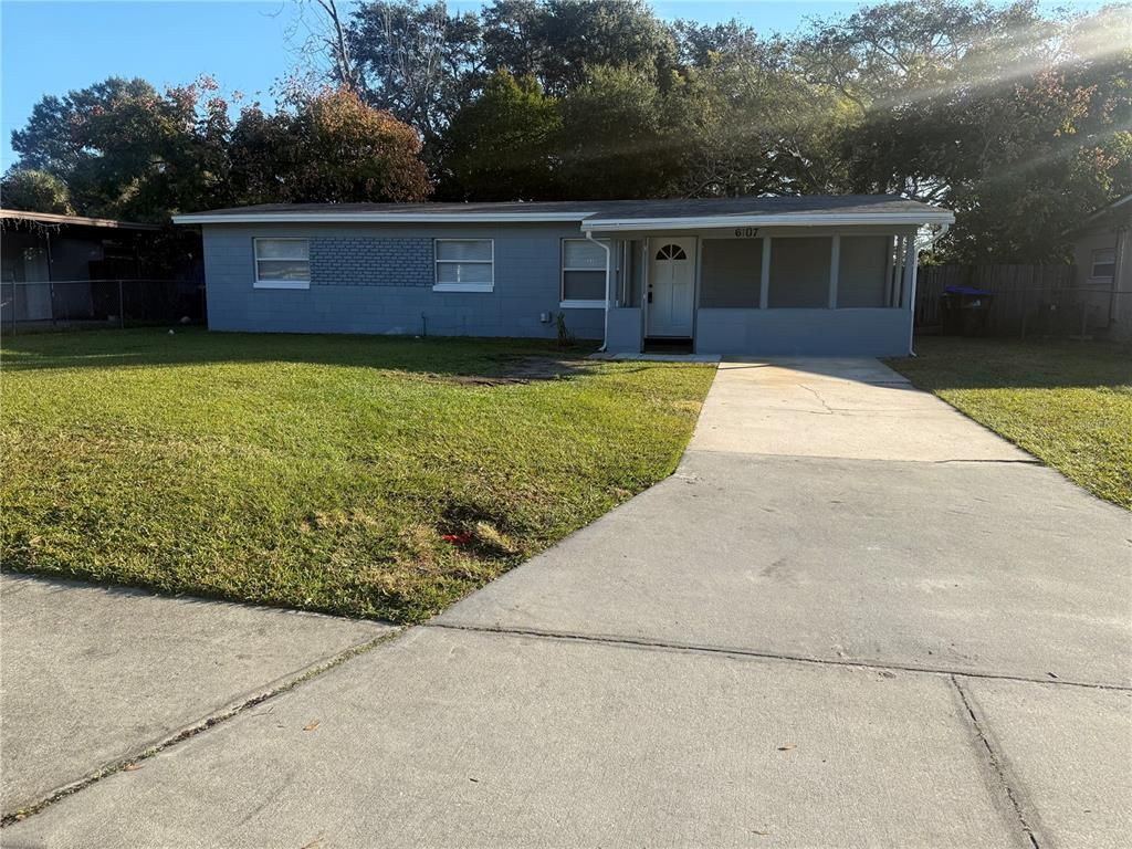 Exterior, Facade, Ranch