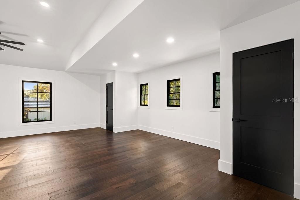 Empty room, Interior, Recessed Lighting, Wood Texture Flooring
