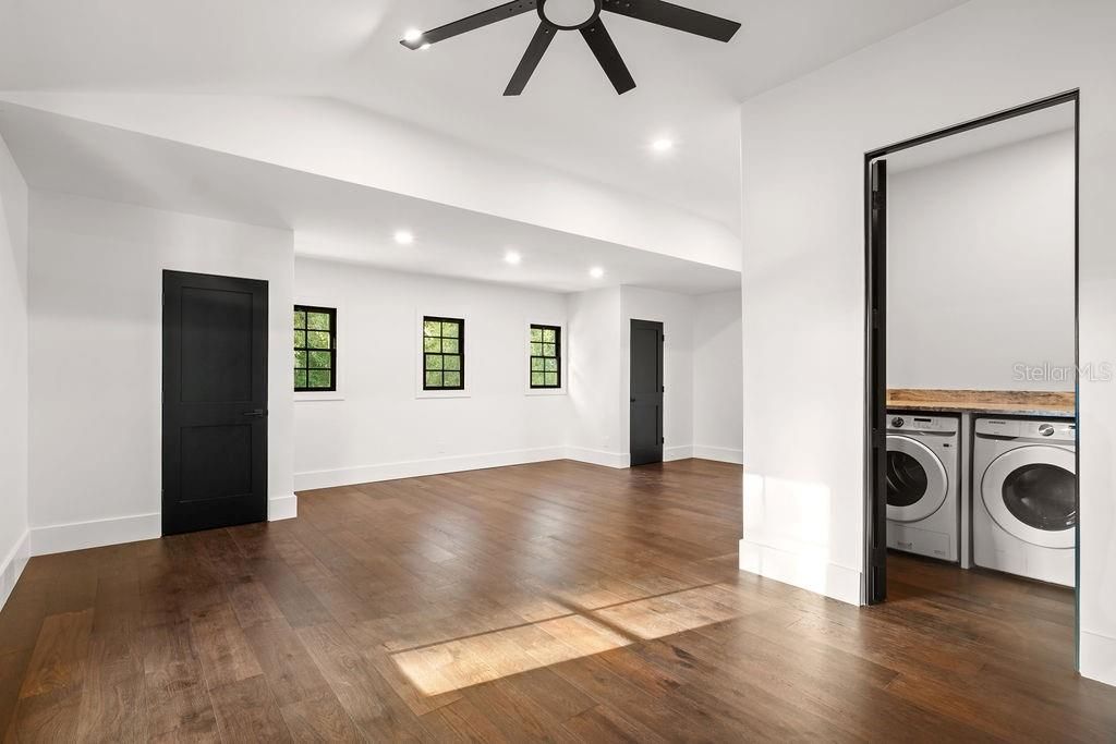 Empty room, Interior, Recessed Lighting, Washer, Wood Texture Flooring