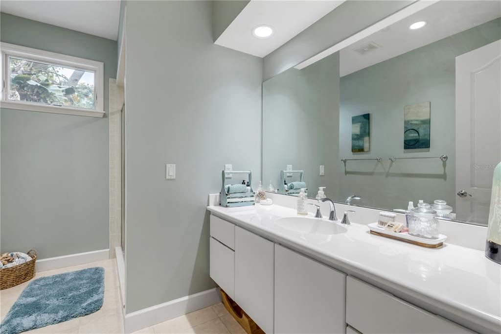 Bathroom, Dual Sink Vanities, Interior, Recessed Lighting