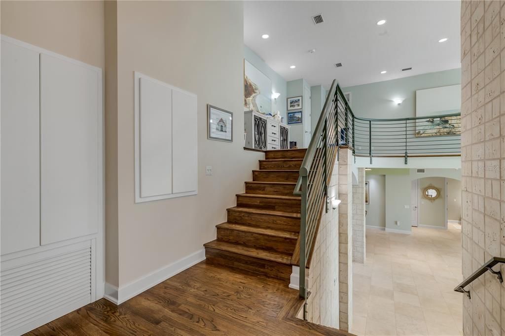 Interior, Recessed Lighting, Wood Texture Flooring