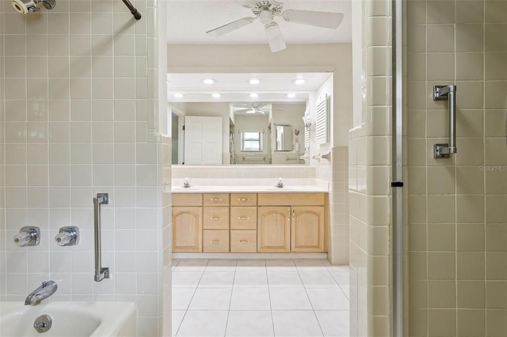 Bathroom, Interior, Recessed Lighting