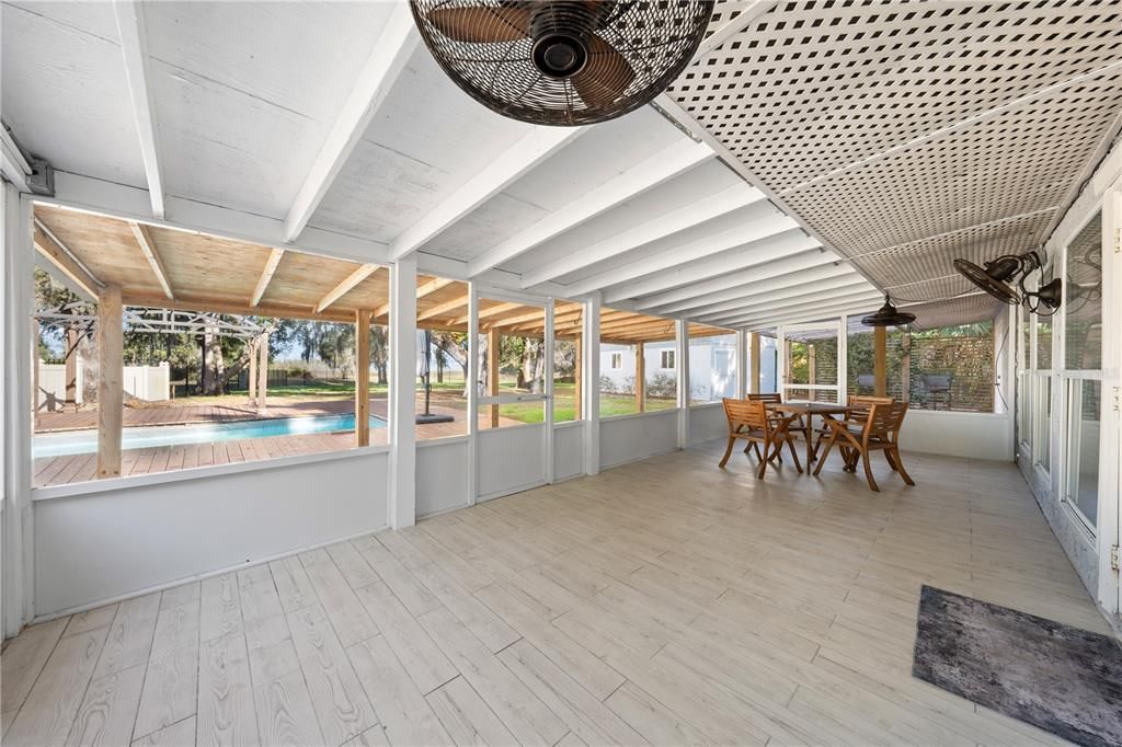 Dining room, Interior, Sun Room, Water, Wood Texture Flooring