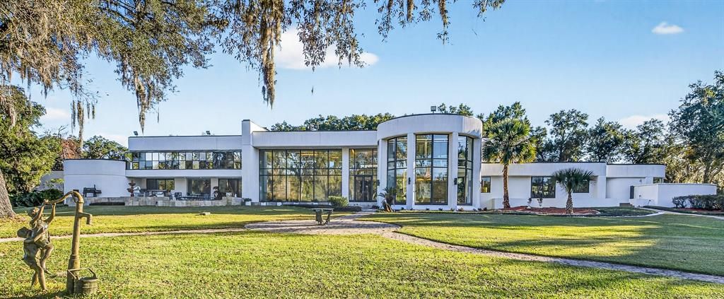 Backyard, Exterior, Facade, Modern