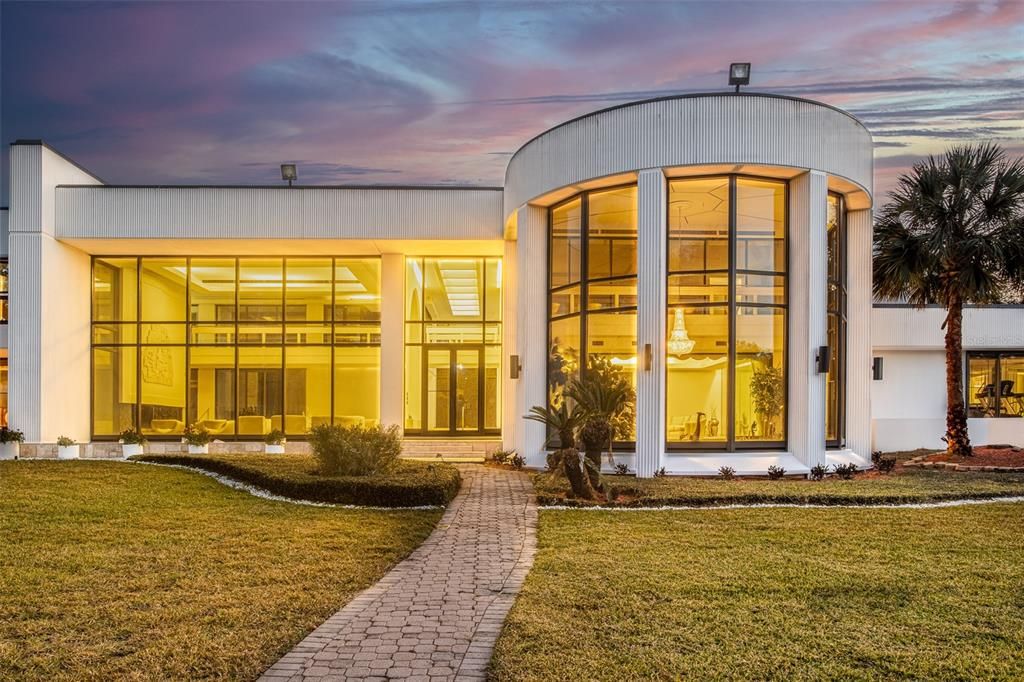 Backyard, Exterior, Facade, Modern