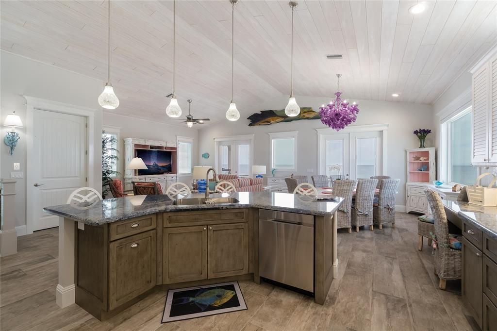 Dining room, Interior, Kitchen, Pendant Lights, Recessed Lighting, Wood Texture Flooring