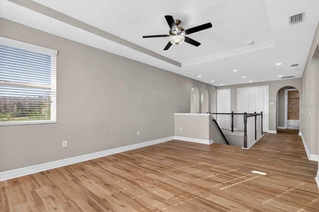 Empty room, Interior, Recessed Lighting, Wood Texture Flooring