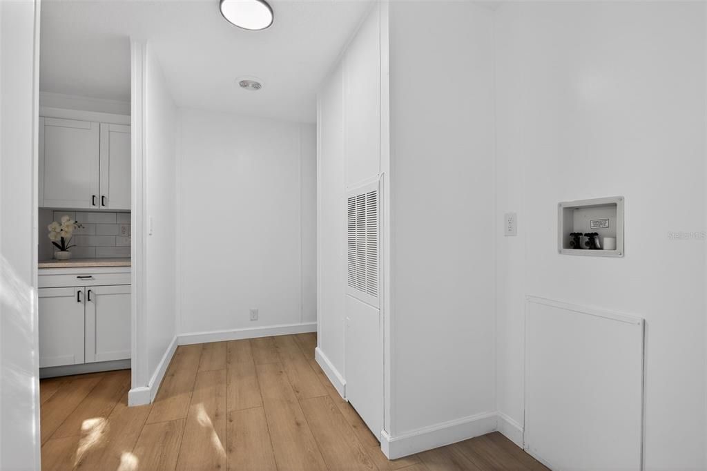 Interior, Recessed Lighting, Wood Texture Flooring