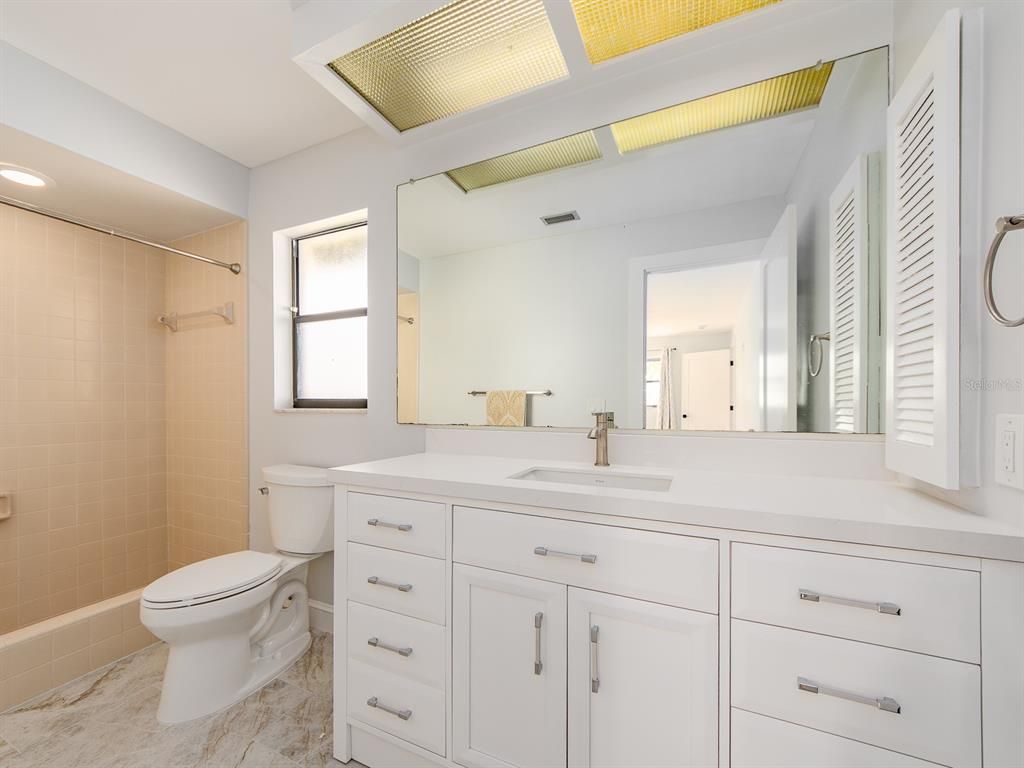 Bathroom, Interior, Recessed Lighting