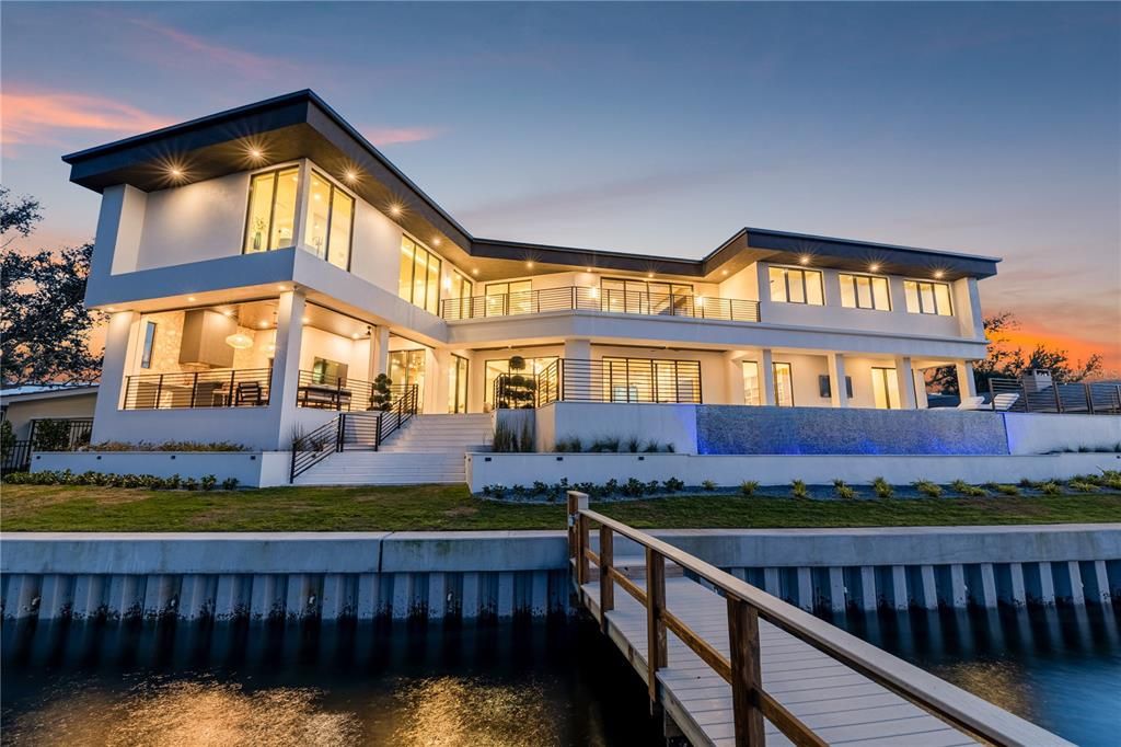 Exterior, Facade, Modern