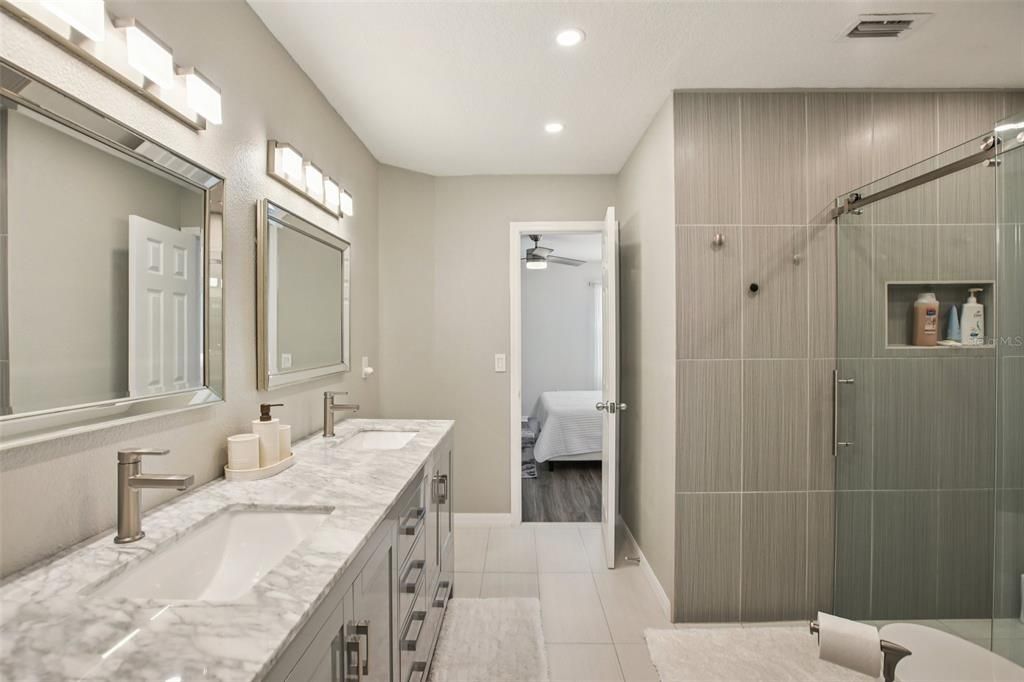 Bathroom, Dual Sink Vanities, Interior, Recessed Lighting