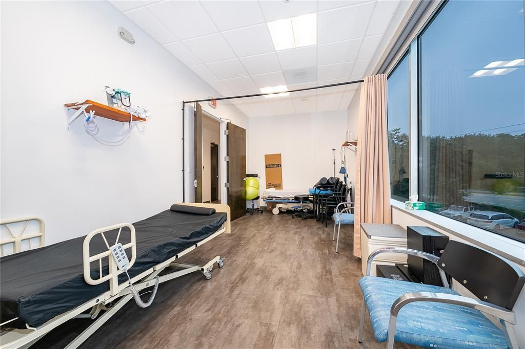 Fitness Equipment, Interior, Recessed Lighting, Wood Texture Flooring