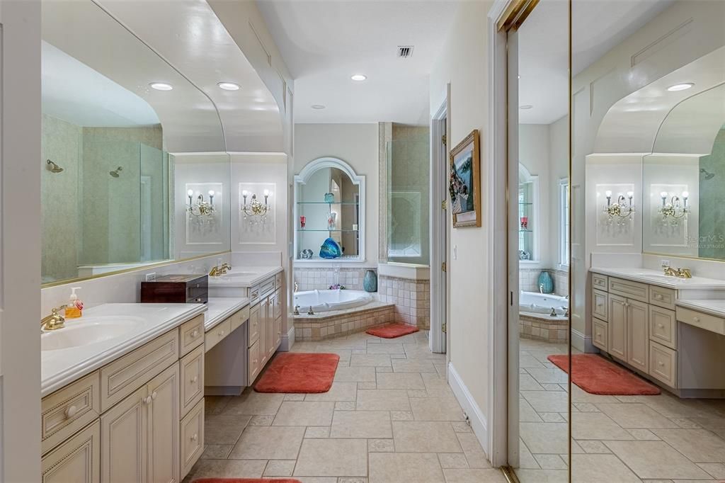 Bathroom, Dual Sink Vanities, Interior, Recessed Lighting