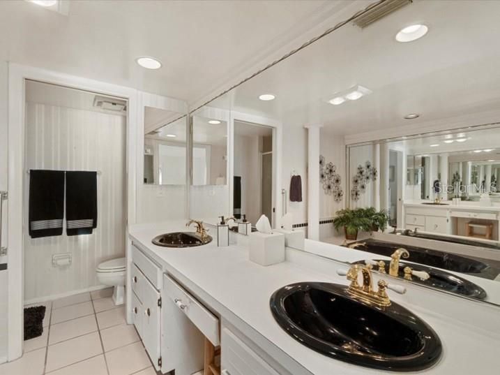 Bathroom, Dual Sink Vanities, Interior, Recessed Lighting