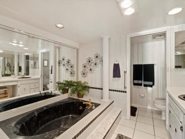 Bathroom, Interior, Recessed Lighting