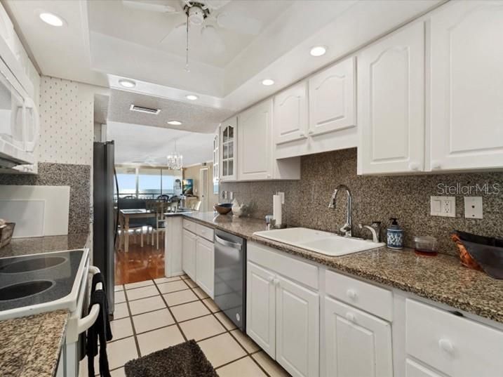 Chandelier, Dining room, Interior, Kitchen, Recessed Lighting, Water