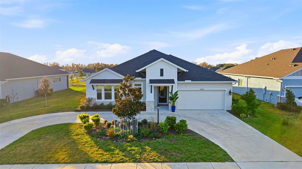 Attached, Exterior, Facade, Ranch