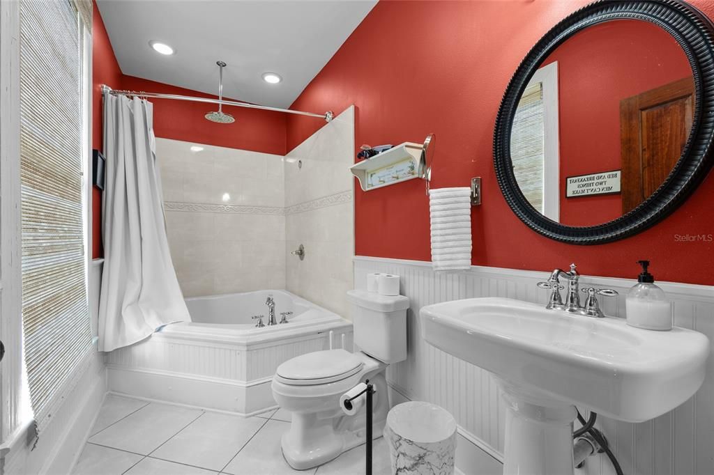 Bathroom, Interior, Recessed Lighting