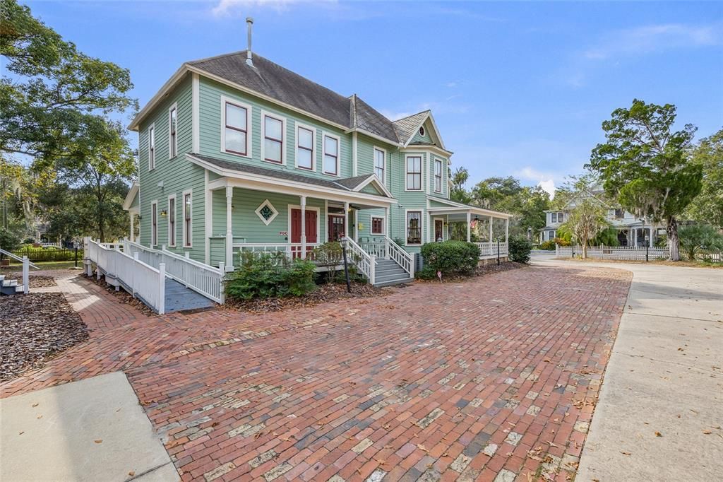 Backyard, Exterior, Facade, Queen Anne Victorian