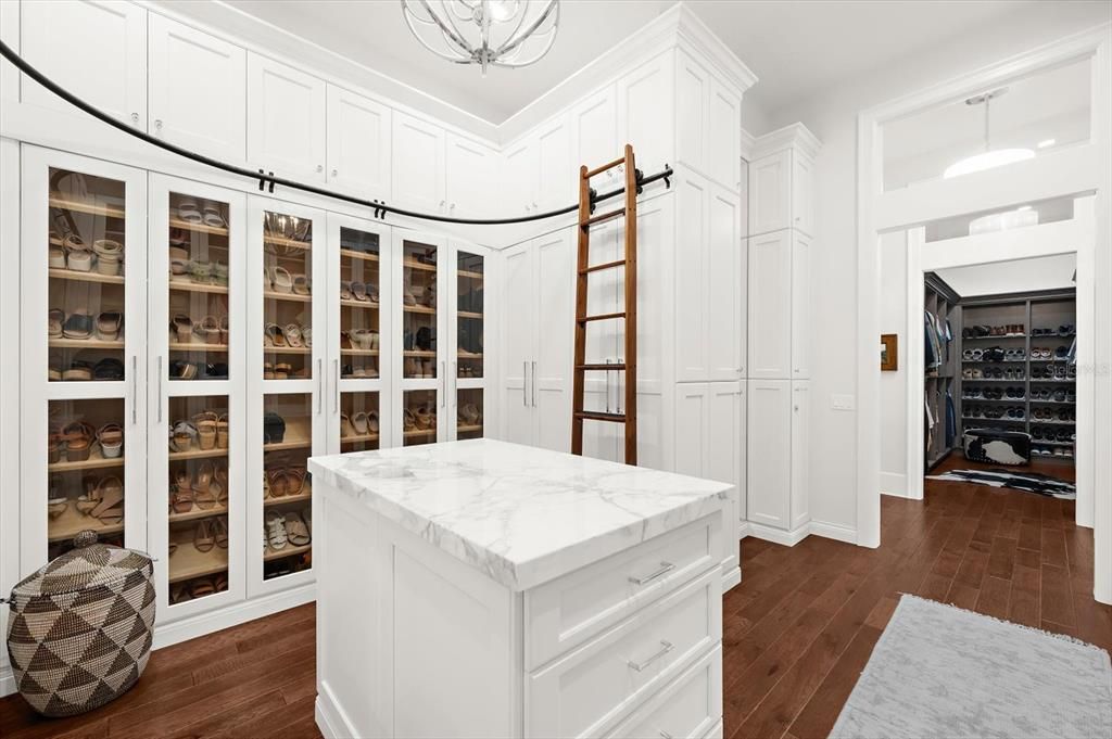 Interior, Pendant Lights, Walk-in Closets, Wood Texture Flooring