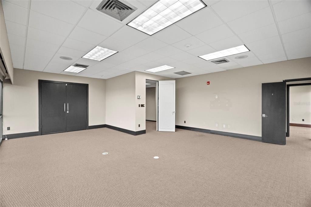 Empty room, Interior, Recessed Lighting