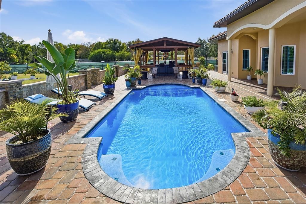 Exterior, Outdoor Kitchen, Pool