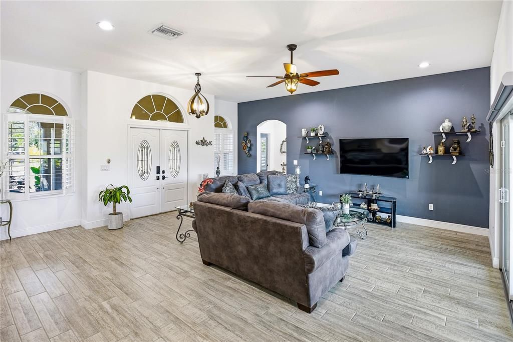 Interior, Living room, Pendant Lights, Recessed Lighting, Wood Texture Flooring