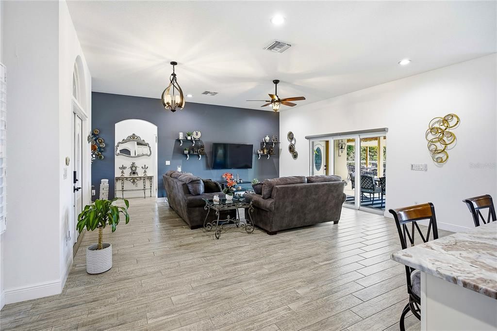 Dining room, Interior, Living room, Pendant Lights, Recessed Lighting, Wood Texture Flooring