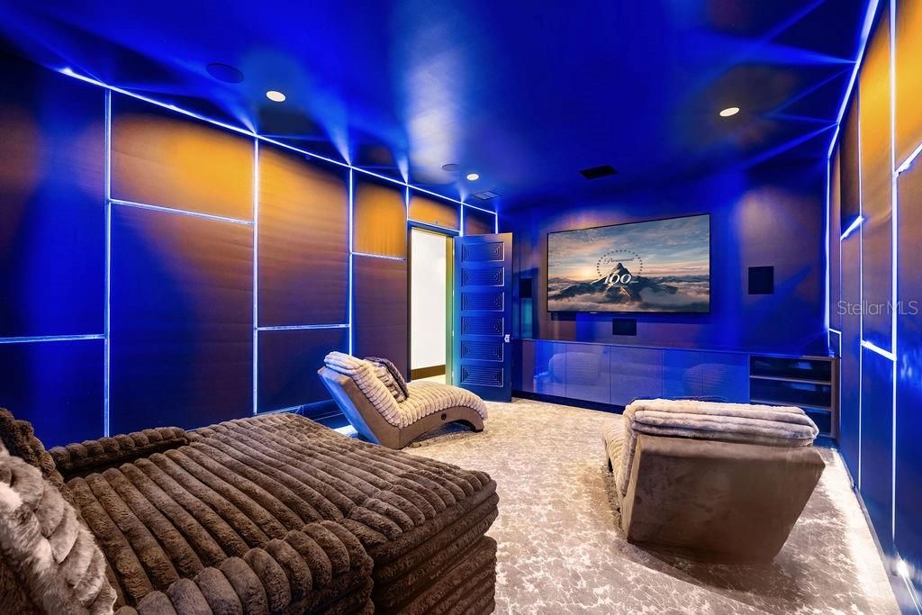Interior, Projection Screen, Recessed Lighting, Theatre Room