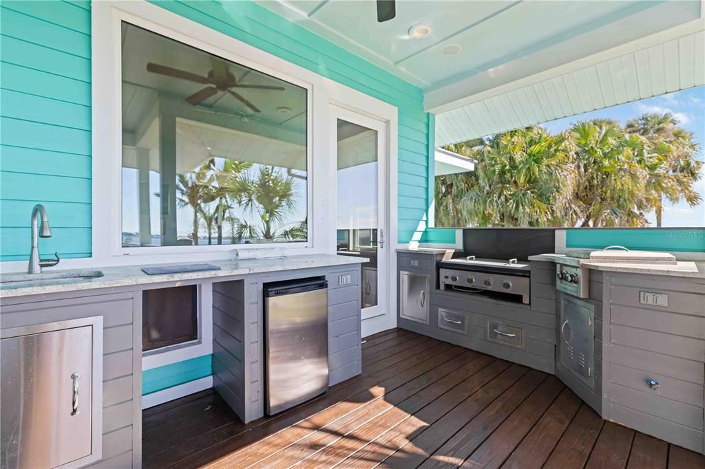 Exterior, Outdoor Kitchen, Stainless Steel Appliances