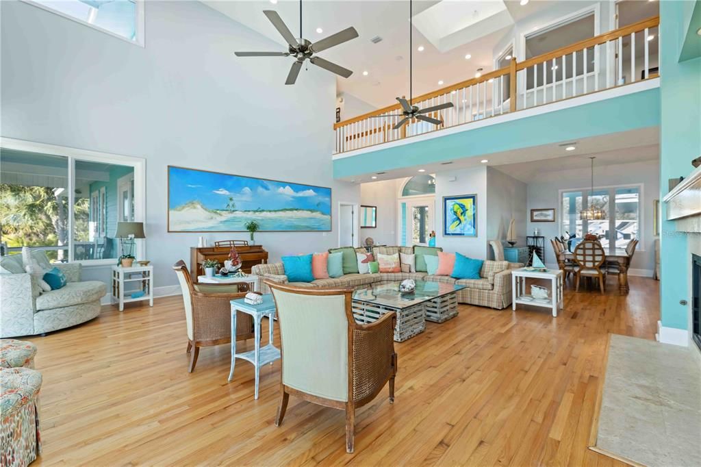 Dining room, Interior, Living room, Recessed Lighting, Wood Texture Flooring