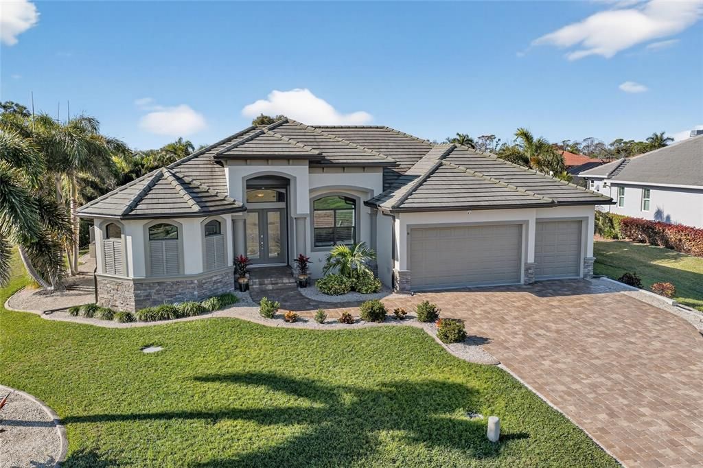 Attached, Exterior, Facade, Mediterranean