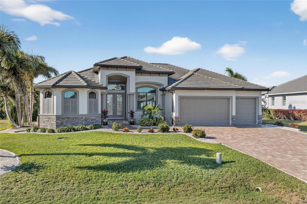 Attached, Exterior, Facade, Mediterranean