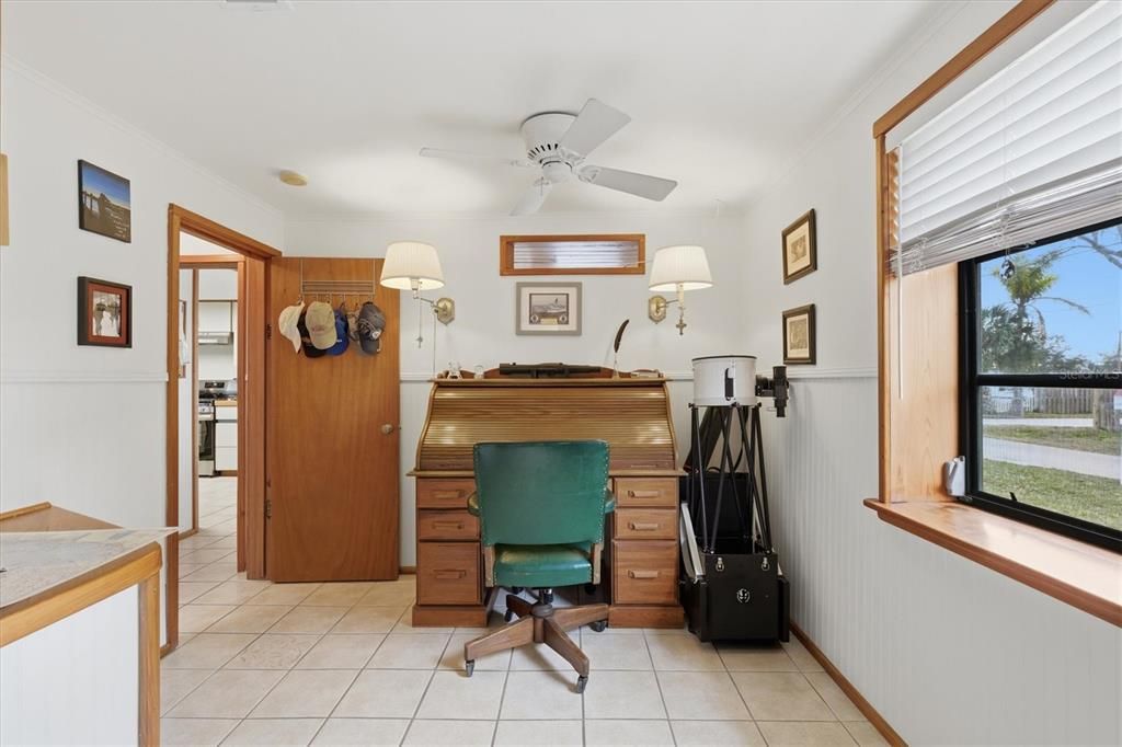 Home Office, Interior