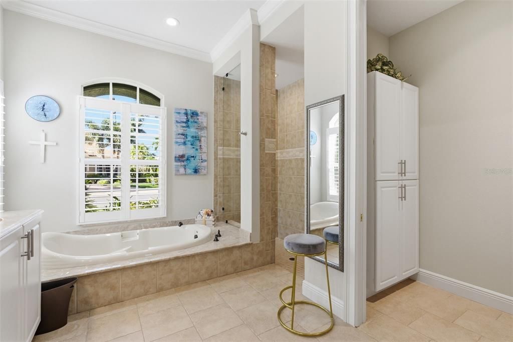 Bathroom, Interior, Recessed Lighting