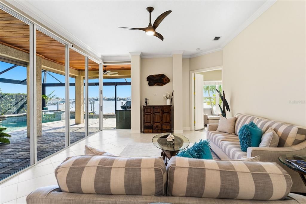 Interior, Living room, Water