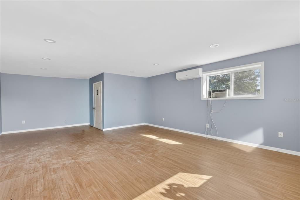 Empty room, Interior, Recessed Lighting, Wood Texture Flooring