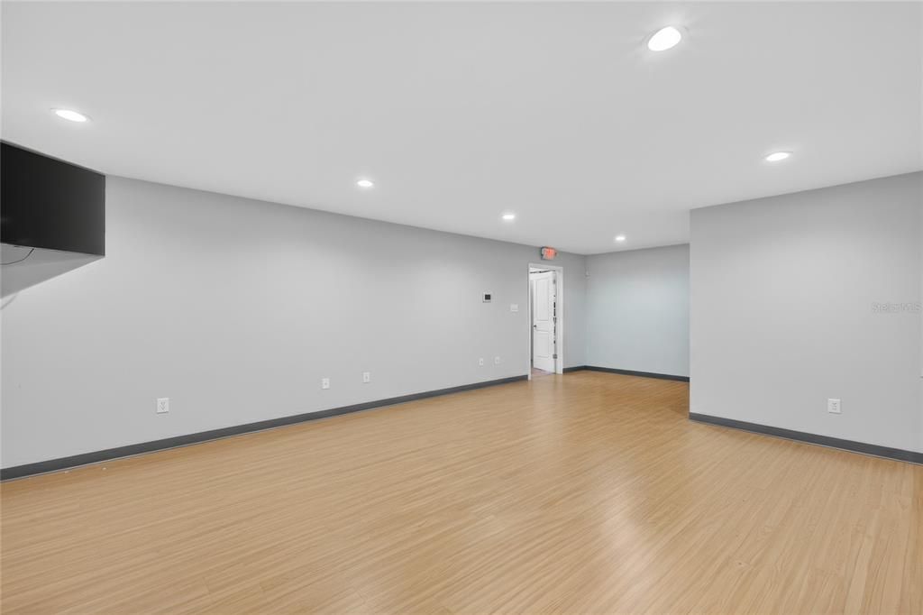 Empty room, Interior, Recessed Lighting, Wood Texture Flooring